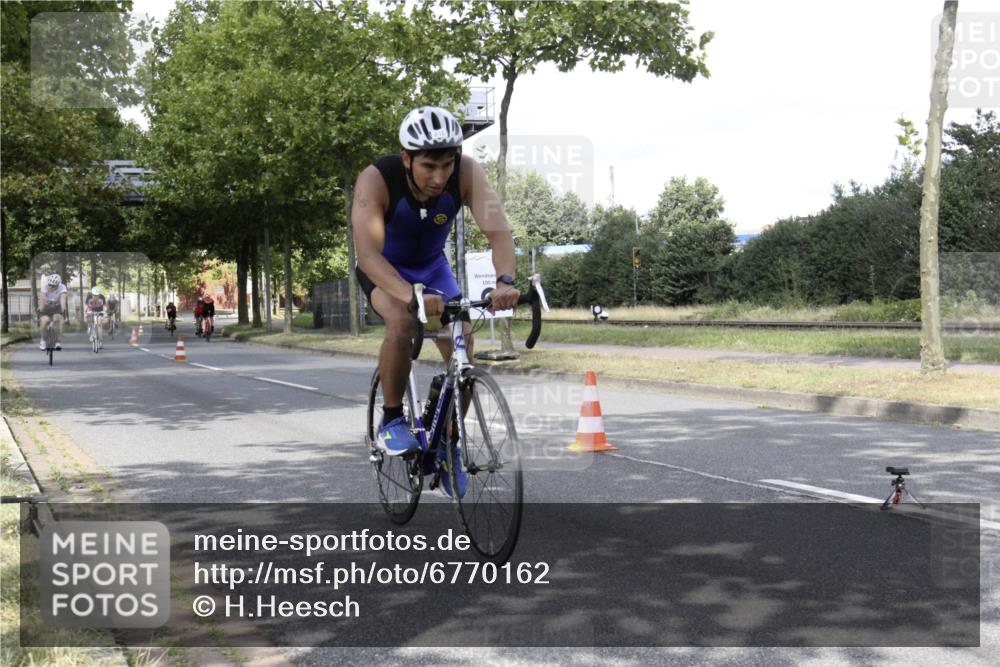 11.08.2024 - GEWOBA Citytriathlon Bremen H.Heesch http://msf.ph/oto/6770162 11.08.2024 12:02:34 Radfahren 759, 836, 855, 873, 900, 926, 974, 996 meine-sportfotos.de