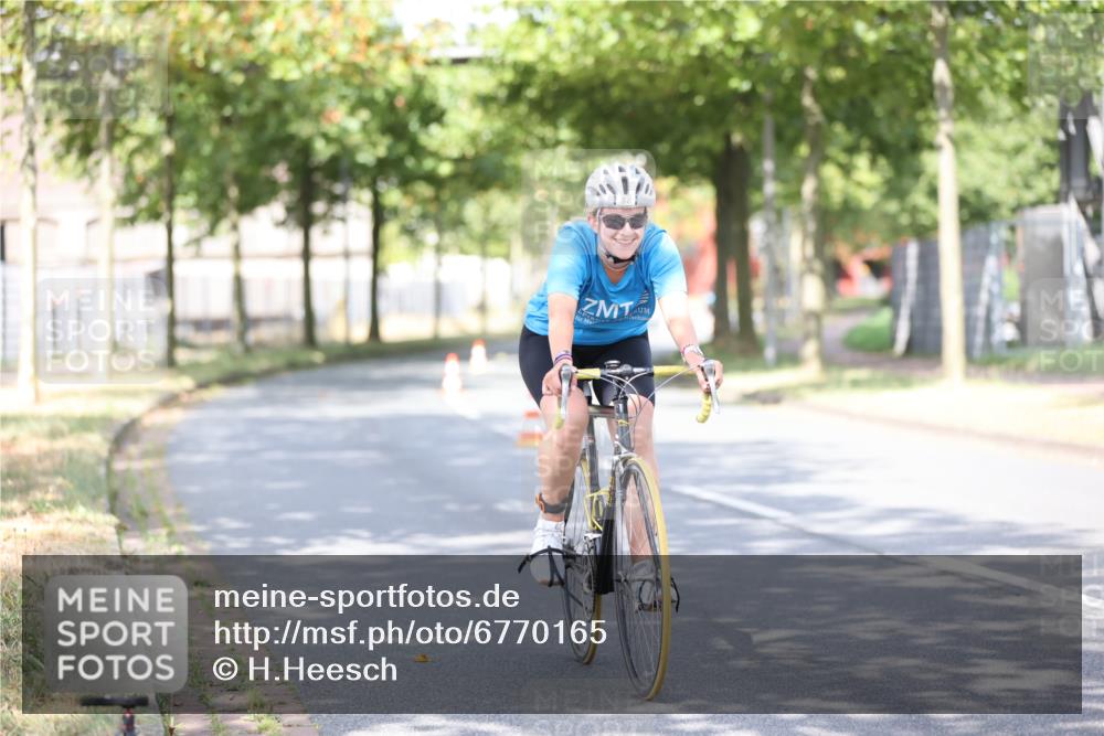 11.08.2024 - GEWOBA Citytriathlon Bremen H.Heesch http://msf.ph/oto/6770165 11.08.2024 10:44:09 Radfahren 28, 37, 39, 48, 113, 114 meine-sportfotos.de