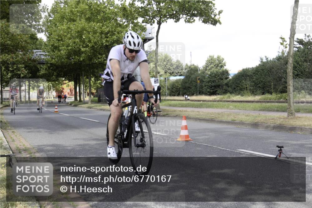 11.08.2024 - GEWOBA Citytriathlon Bremen H.Heesch http://msf.ph/oto/6770167 11.08.2024 12:02:37 Radfahren 759, 836, 855, 873, 900, 926, 974, 996 meine-sportfotos.de