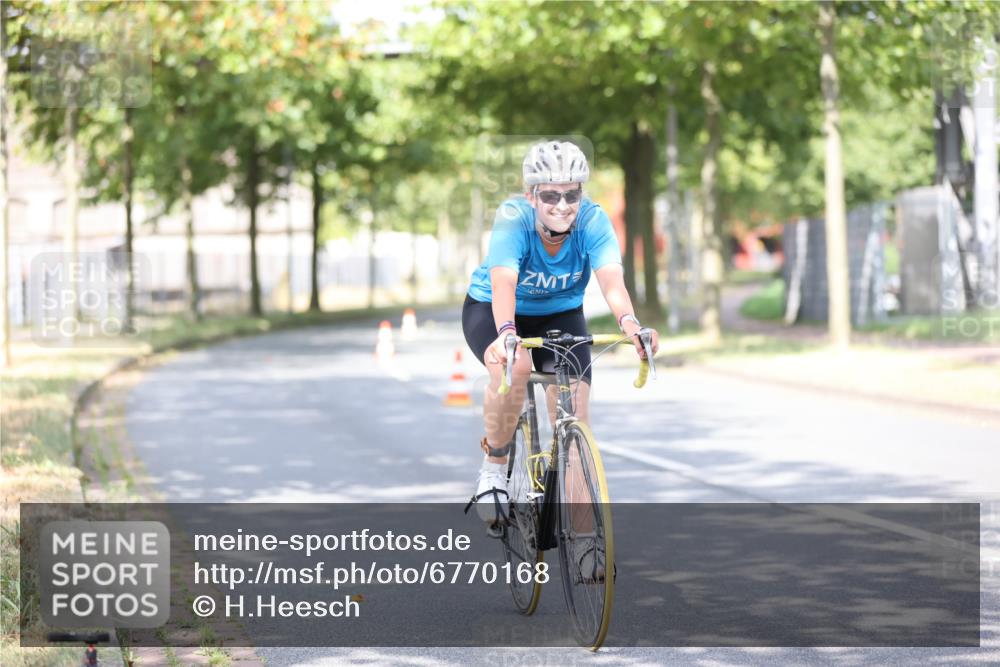 11.08.2024 - GEWOBA Citytriathlon Bremen H.Heesch http://msf.ph/oto/6770168 11.08.2024 10:44:09 Radfahren 28, 37, 39, 48, 113, 114 meine-sportfotos.de