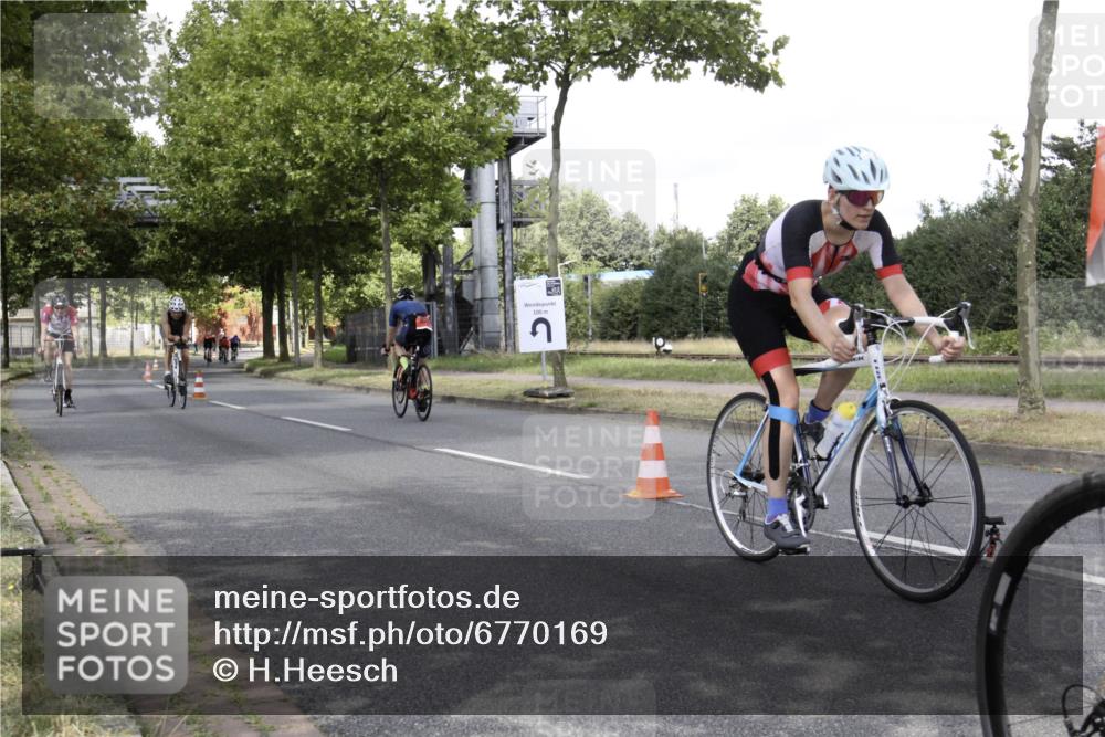 11.08.2024 - GEWOBA Citytriathlon Bremen H.Heesch http://msf.ph/oto/6770169 11.08.2024 12:02:37 Radfahren 759, 836, 855, 873, 900, 926, 974, 996 meine-sportfotos.de