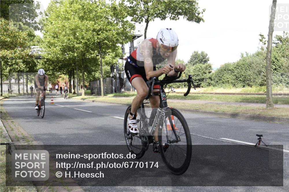 11.08.2024 - GEWOBA Citytriathlon Bremen H.Heesch http://msf.ph/oto/6770174 11.08.2024 12:02:50 Radfahren 759, 836, 845, 927, 933, 954, 974 meine-sportfotos.de