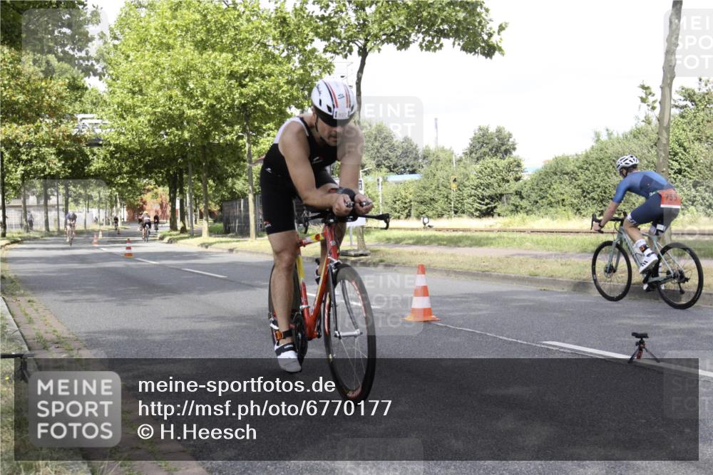11.08.2024 - GEWOBA Citytriathlon Bremen H.Heesch http://msf.ph/oto/6770177 11.08.2024 12:02:51 Radfahren 759, 845, 927, 933, 954, 974 meine-sportfotos.de