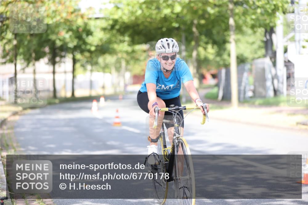 11.08.2024 - GEWOBA Citytriathlon Bremen H.Heesch http://msf.ph/oto/6770178 11.08.2024 10:44:09 Radfahren 28, 37, 39, 48, 113, 114 meine-sportfotos.de