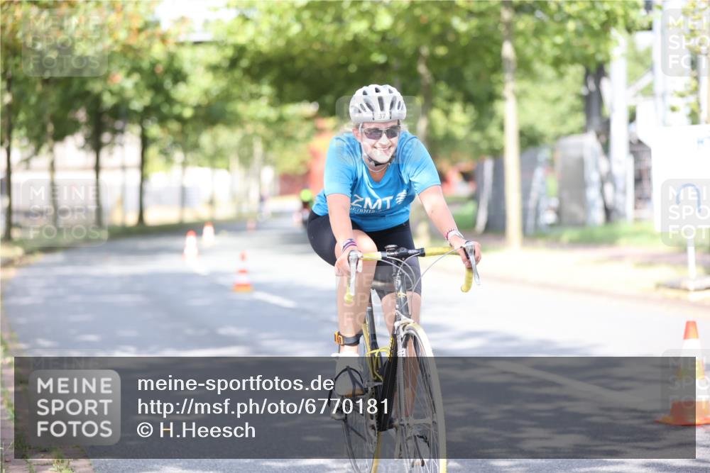 11.08.2024 - GEWOBA Citytriathlon Bremen H.Heesch http://msf.ph/oto/6770181 11.08.2024 10:44:09 Radfahren 28, 37, 39, 48, 113, 114 meine-sportfotos.de