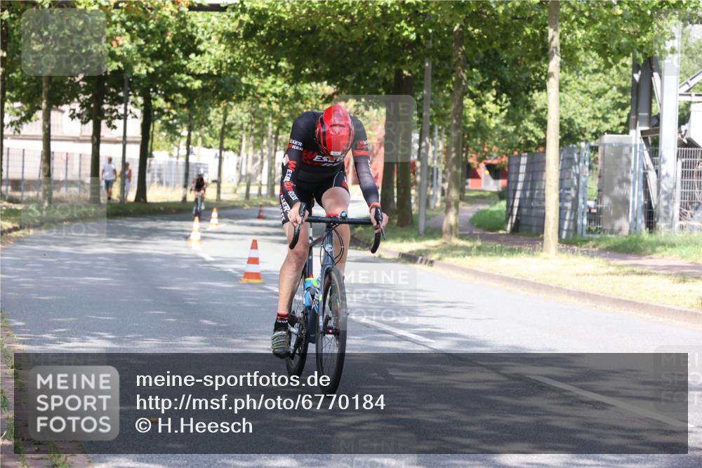 11.08.2024 - GEWOBA Citytriathlon Bremen H.Heesch http://msf.ph/oto/6770184 11.08.2024 10:36:28 Radfahren 8, 62 meine-sportfotos.de