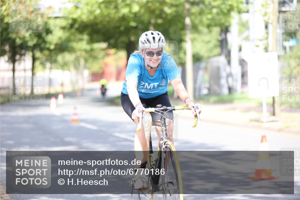 11.08.2024 - GEWOBA Citytriathlon Bremen H.Heesch http://msf.ph/oto/6770186 11.08.2024 10:44:09 Radfahren 28, 37, 39, 48, 113, 114 meine-sportfotos.de