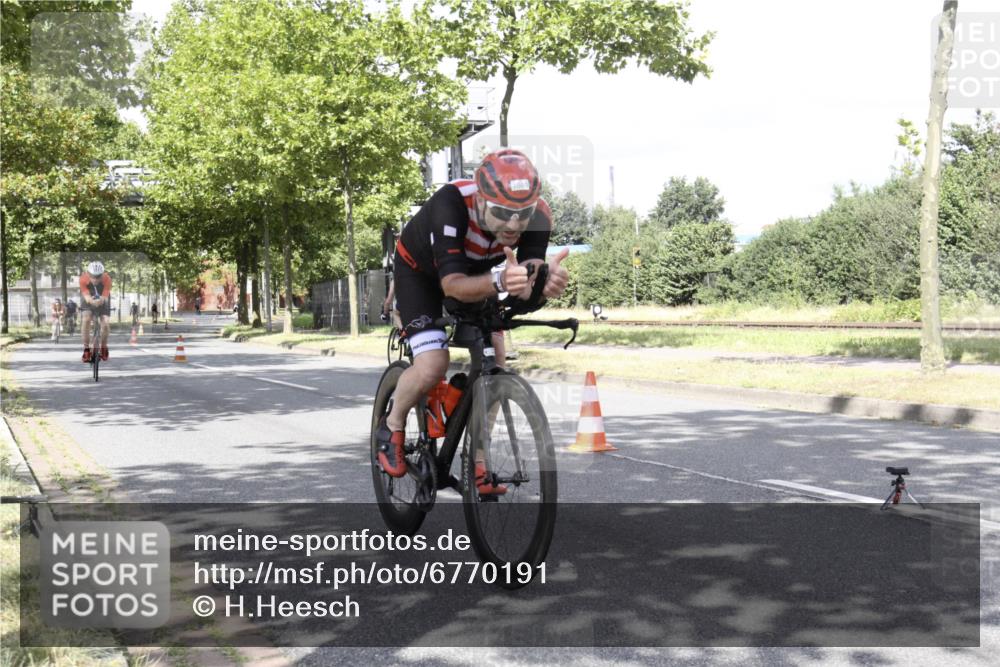 11.08.2024 - GEWOBA Citytriathlon Bremen H.Heesch http://msf.ph/oto/6770191 11.08.2024 12:03:17 Radfahren 826, 853, 936, 942, 1024, 1029, 1030, 1040 meine-sportfotos.de