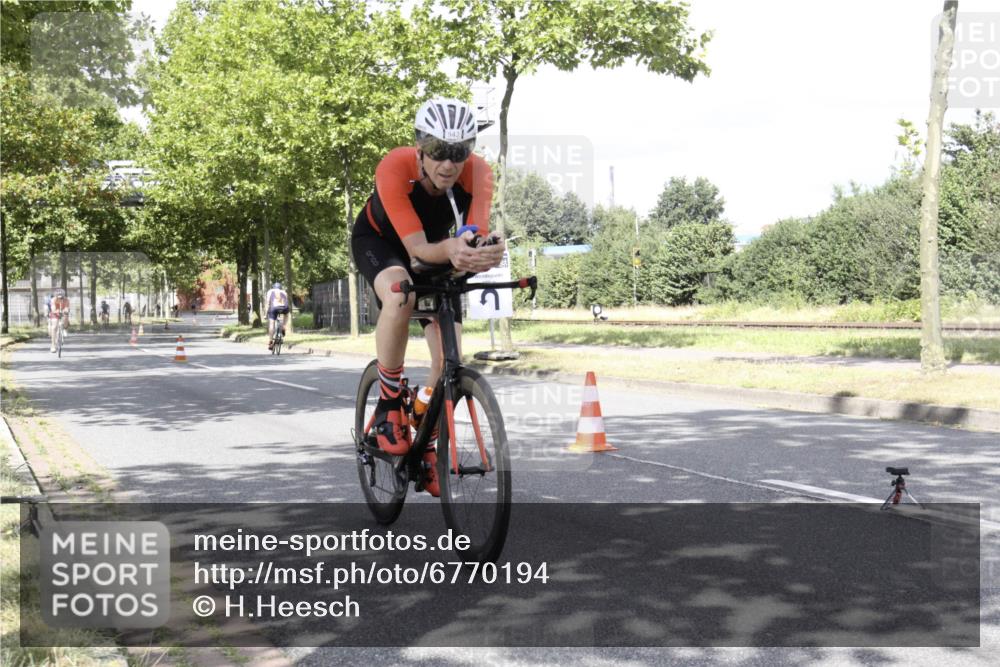 11.08.2024 - GEWOBA Citytriathlon Bremen H.Heesch http://msf.ph/oto/6770194 11.08.2024 12:03:19 Radfahren 826, 853, 936, 942, 1024, 1029, 1030, 1040 meine-sportfotos.de