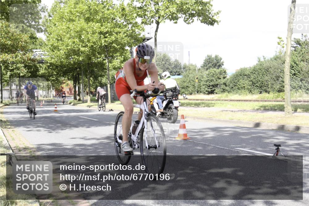 11.08.2024 - GEWOBA Citytriathlon Bremen H.Heesch http://msf.ph/oto/6770196 11.08.2024 12:03:21 Radfahren 826, 853, 936, 942, 1024, 1029, 1030, 1040 meine-sportfotos.de