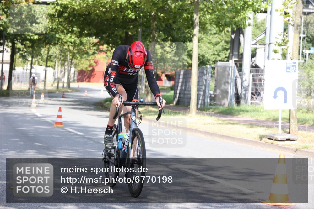 11.08.2024 - GEWOBA Citytriathlon Bremen H.Heesch http://msf.ph/oto/6770198 11.08.2024 10:36:29 Radfahren 8, 62 meine-sportfotos.de