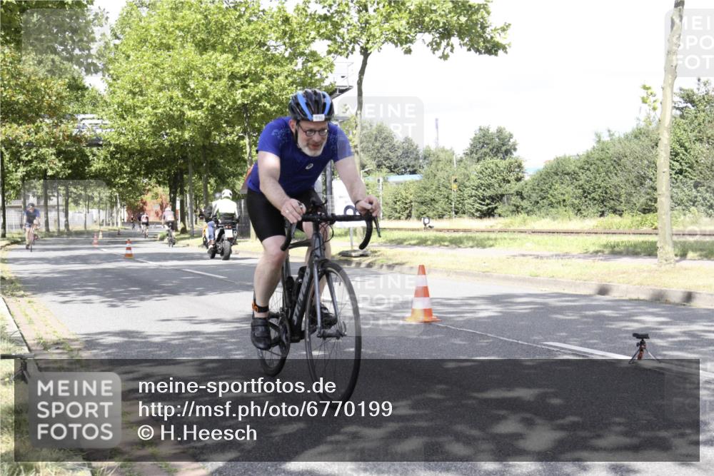 11.08.2024 - GEWOBA Citytriathlon Bremen H.Heesch http://msf.ph/oto/6770199 11.08.2024 12:03:23 Radfahren 826, 853, 867, 936, 942, 1024, 1029, 1030, 1040 meine-sportfotos.de