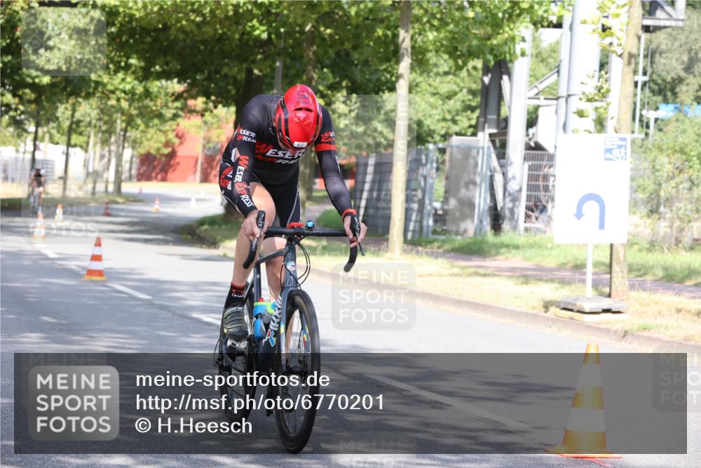 11.08.2024 - GEWOBA Citytriathlon Bremen H.Heesch http://msf.ph/oto/6770201 11.08.2024 10:36:29 Radfahren 8, 62 meine-sportfotos.de