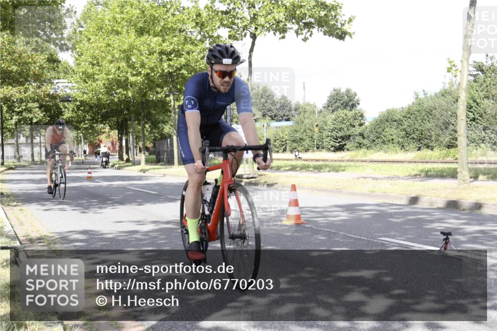 11.08.2024 - GEWOBA Citytriathlon Bremen H.Heesch http://msf.ph/oto/6770203 11.08.2024 12:03:26 Radfahren 826, 853, 867, 936, 942, 1029, 1030, 1040 meine-sportfotos.de