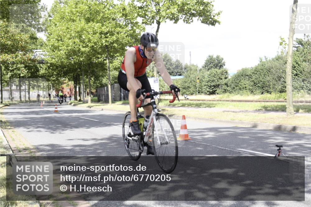 11.08.2024 - GEWOBA Citytriathlon Bremen H.Heesch http://msf.ph/oto/6770205 11.08.2024 12:03:27 Radfahren 822, 826, 853, 867, 936, 942, 1029, 1030, 1040 meine-sportfotos.de