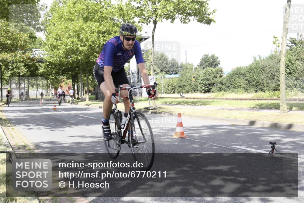 11.08.2024 - GEWOBA Citytriathlon Bremen H.Heesch http://msf.ph/oto/6770211 11.08.2024 12:03:36 Radfahren 755, 775, 806, 822, 826, 853, 867, 936 meine-sportfotos.de