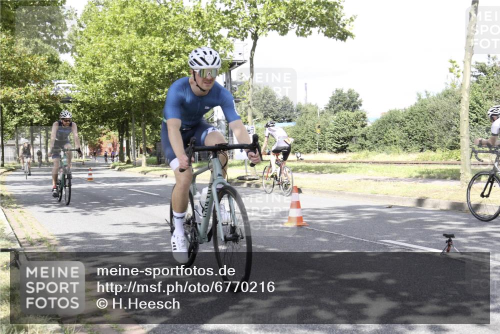 11.08.2024 - GEWOBA Citytriathlon Bremen H.Heesch http://msf.ph/oto/6770216 11.08.2024 12:03:42 Radfahren 755, 775, 806, 822, 867, 906 meine-sportfotos.de