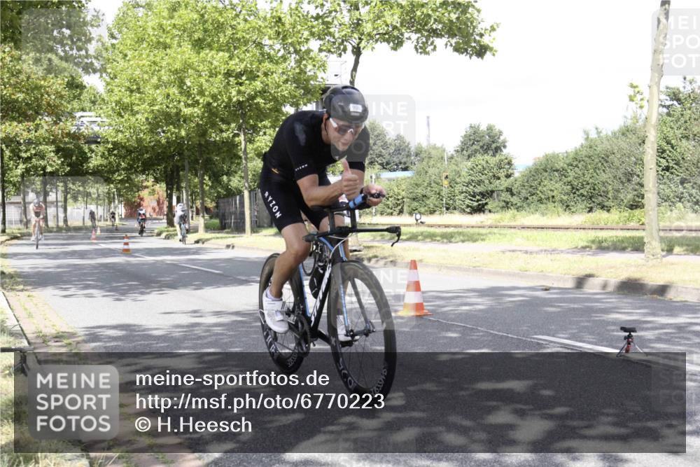 11.08.2024 - GEWOBA Citytriathlon Bremen H.Heesch http://msf.ph/oto/6770223 11.08.2024 12:03:47 Radfahren 755, 775, 798, 806, 822, 843, 867, 906 meine-sportfotos.de