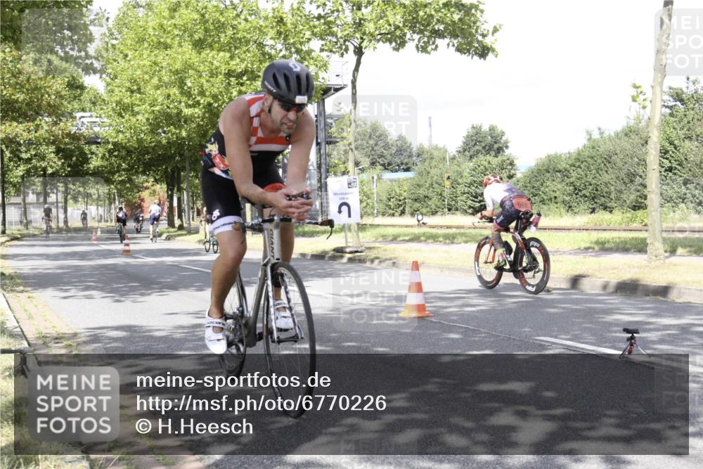 11.08.2024 - GEWOBA Citytriathlon Bremen H.Heesch http://msf.ph/oto/6770226 11.08.2024 12:03:49 Radfahren 755, 775, 798, 806, 822, 843, 906 meine-sportfotos.de