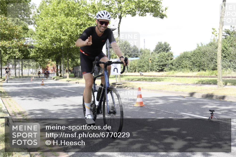 11.08.2024 - GEWOBA Citytriathlon Bremen H.Heesch http://msf.ph/oto/6770229 11.08.2024 12:03:54 Radfahren 755, 775, 798, 806, 843, 906 meine-sportfotos.de
