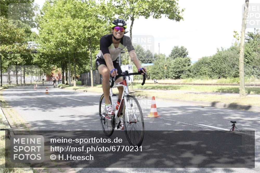 11.08.2024 - GEWOBA Citytriathlon Bremen H.Heesch http://msf.ph/oto/6770231 11.08.2024 12:03:57 Radfahren 775, 798, 843, 906, 911 meine-sportfotos.de