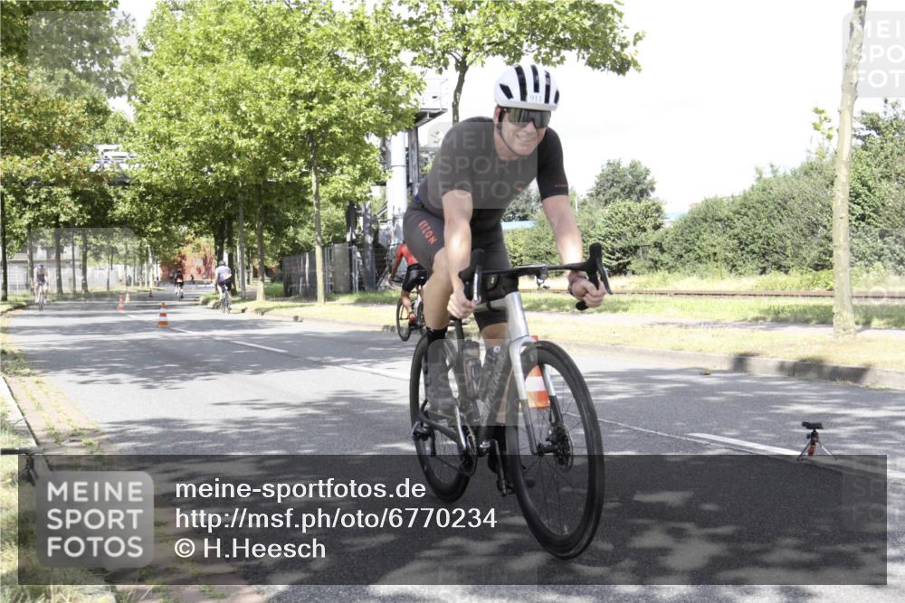 11.08.2024 - GEWOBA Citytriathlon Bremen H.Heesch http://msf.ph/oto/6770234 11.08.2024 12:04:06 Radfahren 798, 843, 911, 964 meine-sportfotos.de