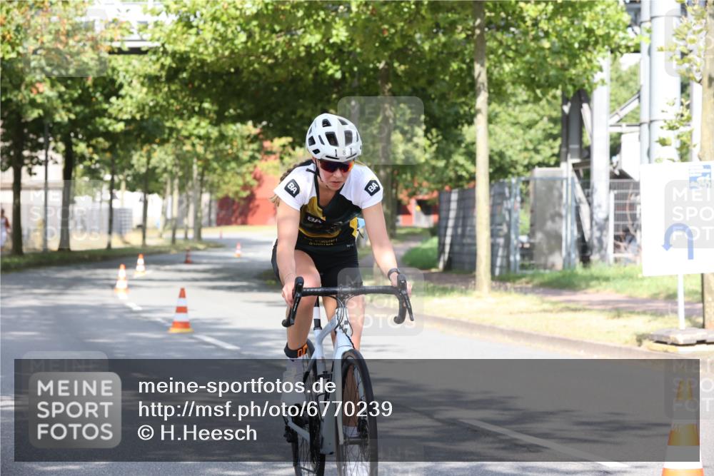 11.08.2024 - GEWOBA Citytriathlon Bremen H.Heesch http://msf.ph/oto/6770239 11.08.2024 10:36:35 Radfahren 8, 62 meine-sportfotos.de