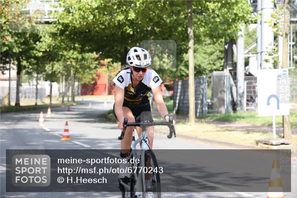 11.08.2024 - GEWOBA Citytriathlon Bremen H.Heesch http://msf.ph/oto/6770243 11.08.2024 10:36:35 Radfahren 8, 62 meine-sportfotos.de