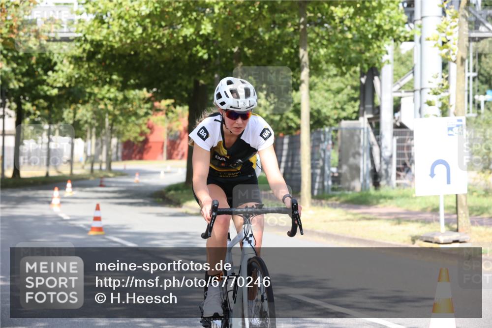 11.08.2024 - GEWOBA Citytriathlon Bremen H.Heesch http://msf.ph/oto/6770246 11.08.2024 10:36:35 Radfahren 8, 62 meine-sportfotos.de