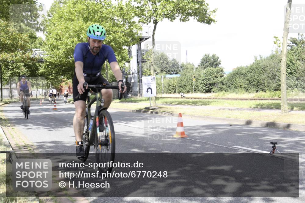 11.08.2024 - GEWOBA Citytriathlon Bremen H.Heesch http://msf.ph/oto/6770248 11.08.2024 12:04:25 Radfahren 757, 801, 862, 899, 907, 918, 955, 962 meine-sportfotos.de