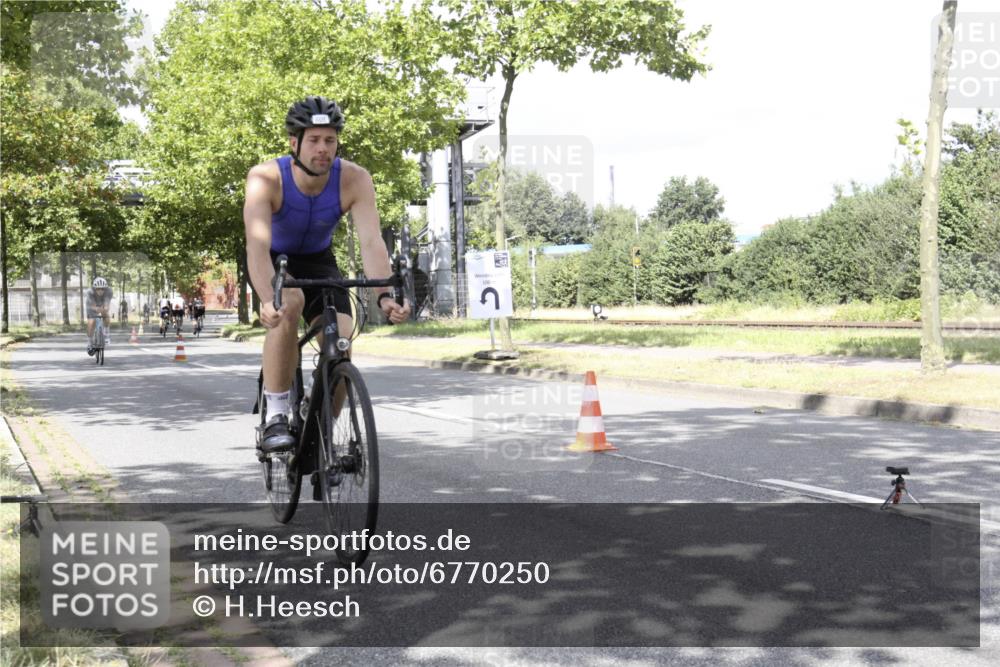 11.08.2024 - GEWOBA Citytriathlon Bremen H.Heesch http://msf.ph/oto/6770250 11.08.2024 12:04:26 Radfahren 757, 801, 862, 899, 907, 918, 944, 955, 962 meine-sportfotos.de