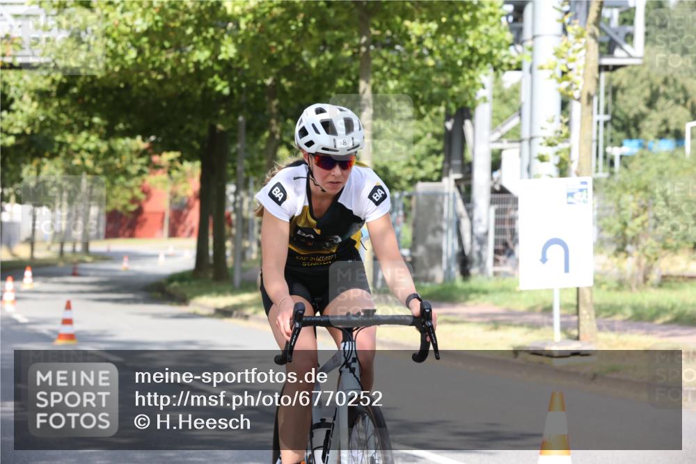 11.08.2024 - GEWOBA Citytriathlon Bremen H.Heesch http://msf.ph/oto/6770252 11.08.2024 10:36:35 Radfahren 8, 62 meine-sportfotos.de