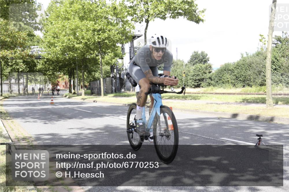11.08.2024 - GEWOBA Citytriathlon Bremen H.Heesch http://msf.ph/oto/6770253 11.08.2024 12:04:28 Radfahren 757, 801, 862, 899, 907, 918, 944, 955, 962, 997 meine-sportfotos.de