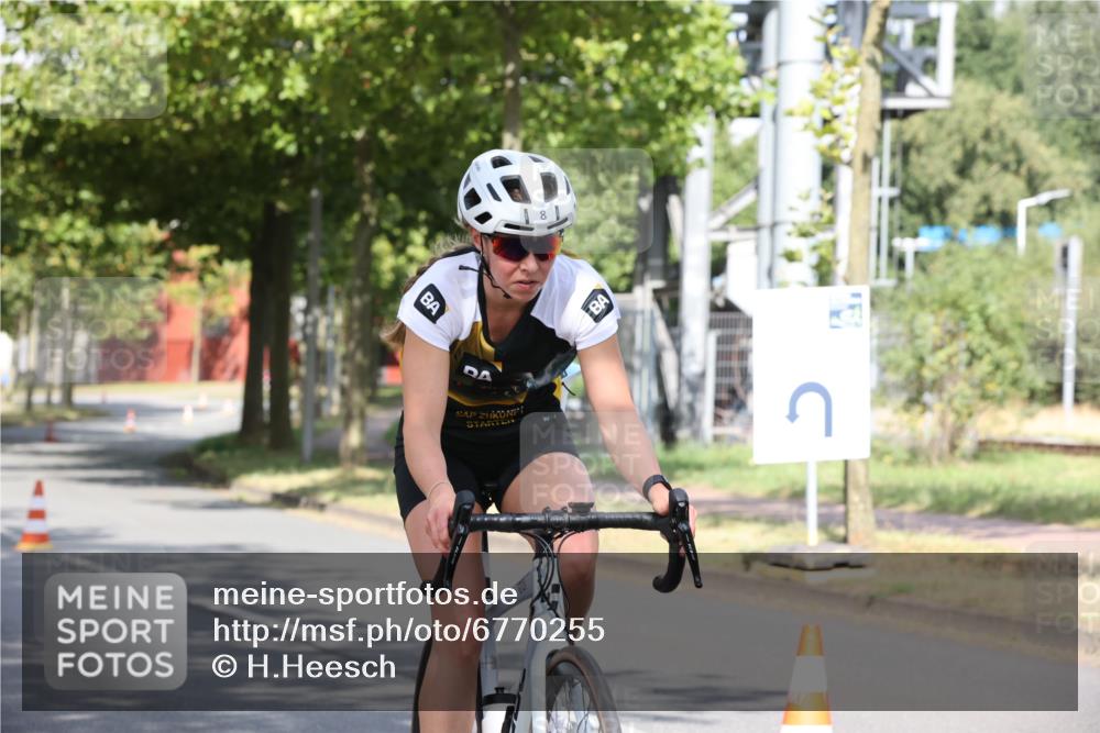 11.08.2024 - GEWOBA Citytriathlon Bremen H.Heesch http://msf.ph/oto/6770255 11.08.2024 10:36:35 Radfahren 8, 62 meine-sportfotos.de