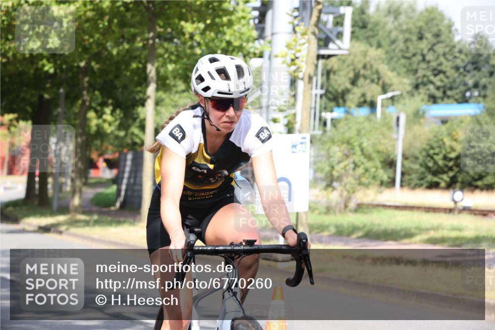 11.08.2024 - GEWOBA Citytriathlon Bremen H.Heesch http://msf.ph/oto/6770260 11.08.2024 10:36:35 Radfahren 8, 62 meine-sportfotos.de