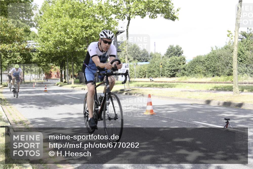 11.08.2024 - GEWOBA Citytriathlon Bremen H.Heesch http://msf.ph/oto/6770262 11.08.2024 12:04:35 Radfahren 757, 801, 862, 918, 944, 955, 962, 968, 994, 997 meine-sportfotos.de