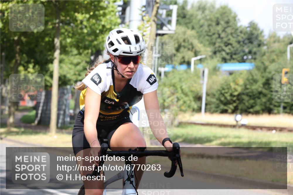 11.08.2024 - GEWOBA Citytriathlon Bremen H.Heesch http://msf.ph/oto/6770263 11.08.2024 10:36:35 Radfahren 8, 62 meine-sportfotos.de