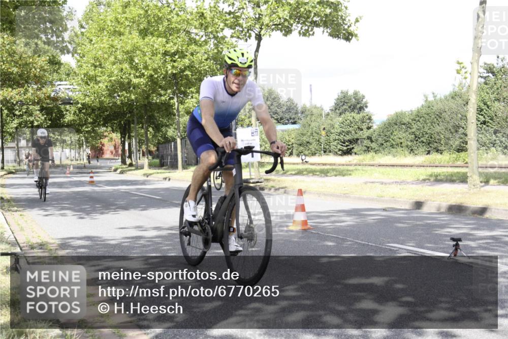 11.08.2024 - GEWOBA Citytriathlon Bremen H.Heesch http://msf.ph/oto/6770265 11.08.2024 12:04:37 Radfahren 757, 801, 862, 944, 955, 962, 968, 994, 997 meine-sportfotos.de