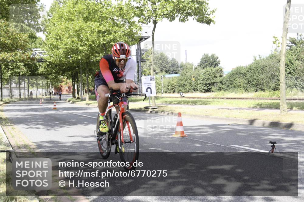 11.08.2024 - GEWOBA Citytriathlon Bremen H.Heesch http://msf.ph/oto/6770275 11.08.2024 12:04:42 Radfahren 757, 862, 944, 958, 962, 968, 994, 997 meine-sportfotos.de
