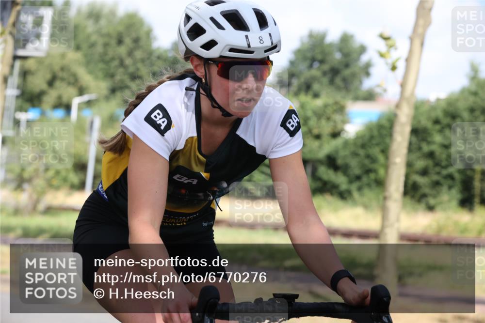 11.08.2024 - GEWOBA Citytriathlon Bremen H.Heesch http://msf.ph/oto/6770276 11.08.2024 10:36:35 Radfahren 8, 62 meine-sportfotos.de