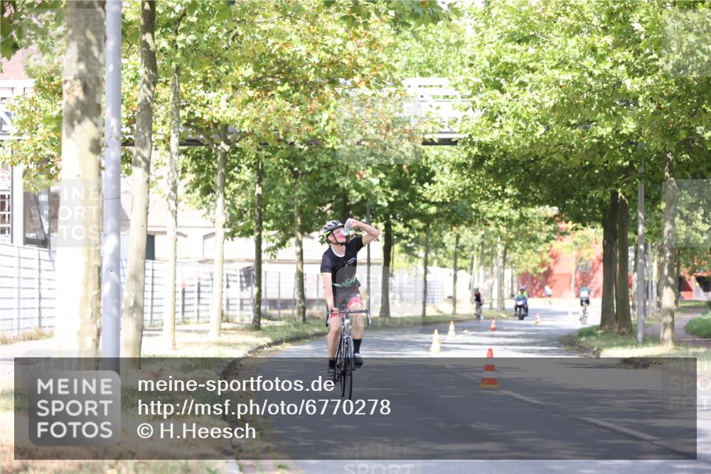 11.08.2024 - GEWOBA Citytriathlon Bremen H.Heesch http://msf.ph/oto/6770278 11.08.2024 10:44:45 Radfahren 44, 81 meine-sportfotos.de