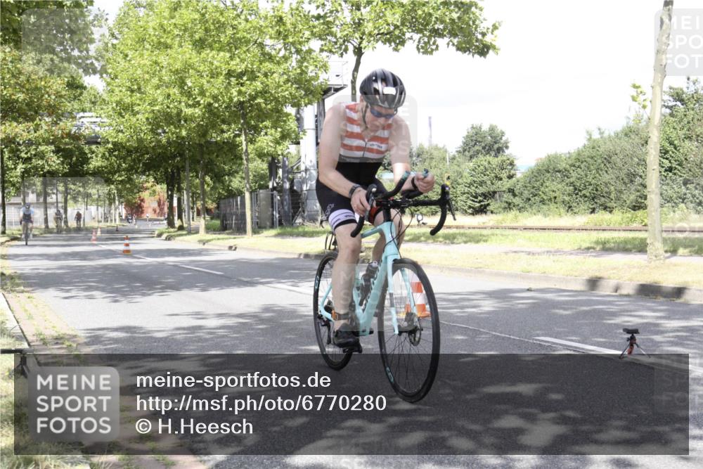 11.08.2024 - GEWOBA Citytriathlon Bremen H.Heesch http://msf.ph/oto/6770280 11.08.2024 12:04:52 Radfahren 768, 773, 839, 958, 968, 994, 997, 1019 meine-sportfotos.de