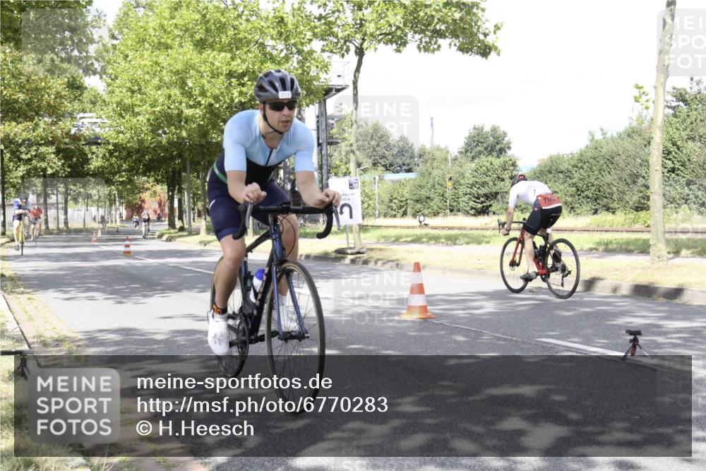 11.08.2024 - GEWOBA Citytriathlon Bremen H.Heesch http://msf.ph/oto/6770283 11.08.2024 12:04:55 Radfahren 768, 773, 839, 958, 994, 1019 meine-sportfotos.de