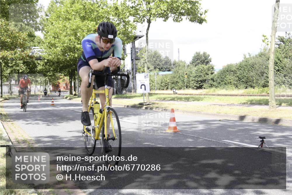 11.08.2024 - GEWOBA Citytriathlon Bremen H.Heesch http://msf.ph/oto/6770286 11.08.2024 12:04:57 Radfahren 768, 773, 839, 958, 994, 1019 meine-sportfotos.de