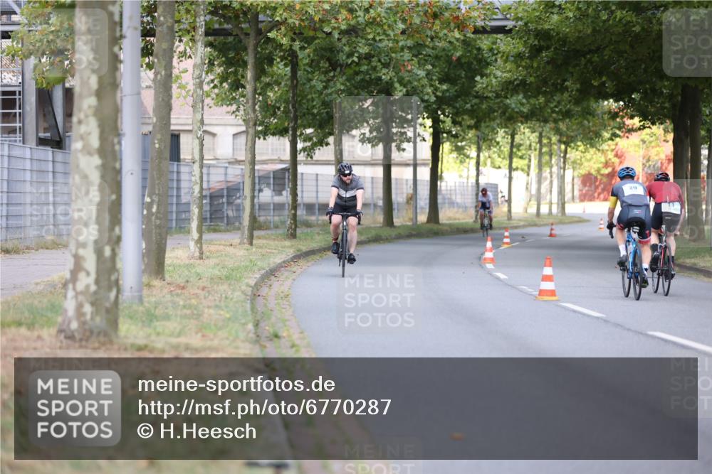 11.08.2024 - GEWOBA Citytriathlon Bremen H.Heesch http://msf.ph/oto/6770287 11.08.2024 10:37:45 Radfahren 1, 59 meine-sportfotos.de