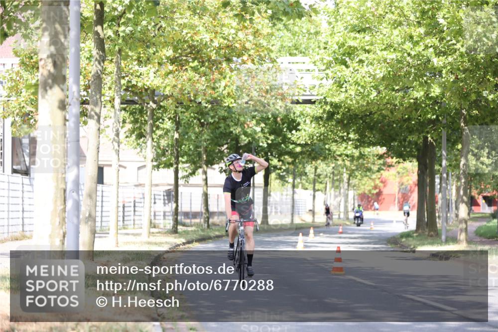11.08.2024 - GEWOBA Citytriathlon Bremen H.Heesch http://msf.ph/oto/6770288 11.08.2024 10:44:45 Radfahren 44, 81 meine-sportfotos.de
