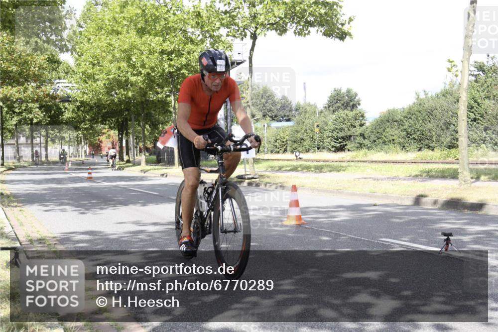 11.08.2024 - GEWOBA Citytriathlon Bremen H.Heesch http://msf.ph/oto/6770289 11.08.2024 12:04:59 Radfahren 768, 773, 839, 958, 994, 1019 meine-sportfotos.de