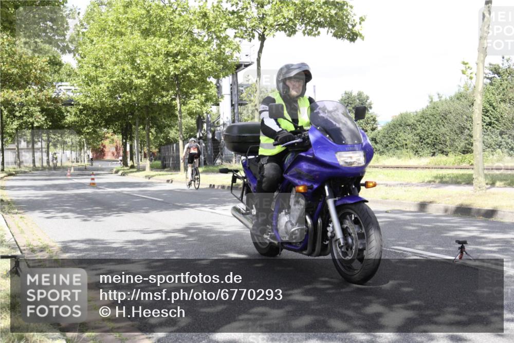 11.08.2024 - GEWOBA Citytriathlon Bremen H.Heesch http://msf.ph/oto/6770293 11.08.2024 12:05:06 Radfahren 768, 773, 839, 864, 865, 1019 meine-sportfotos.de
