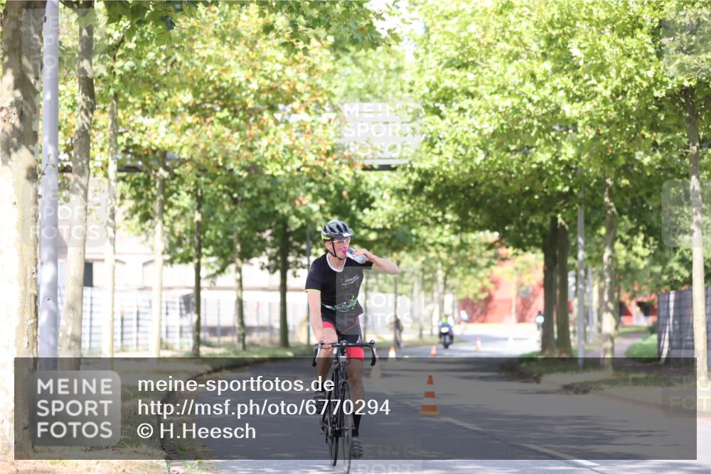 11.08.2024 - GEWOBA Citytriathlon Bremen H.Heesch http://msf.ph/oto/6770294 11.08.2024 10:44:46 Radfahren 44, 81 meine-sportfotos.de