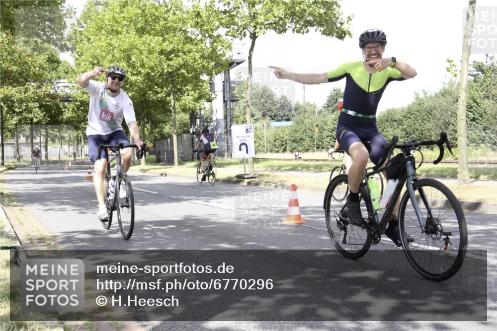 11.08.2024 - GEWOBA Citytriathlon Bremen H.Heesch http://msf.ph/oto/6770296 11.08.2024 12:05:13 Radfahren 783, 839, 864, 865, 1019 meine-sportfotos.de